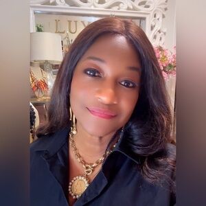 🐝 Carla is LIVE RIGHT NOW!!!